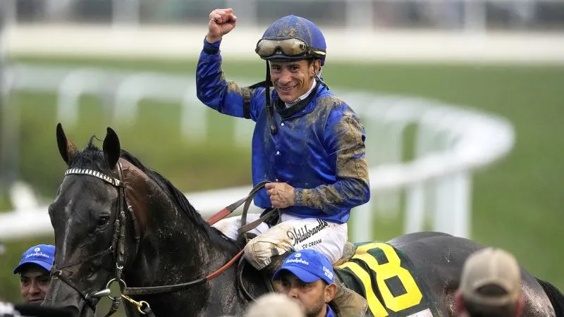 Joki Pemenang Kentucky Derby Didenda $62.000 dan Diskors karena Penggunaan Cambuk Berlebihan