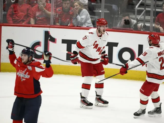 Svechnikov Pecahkan Skor Imbang, Hurricanes Kalahkan Capitals 3-1 untuk Capai Final Wilayah Timur